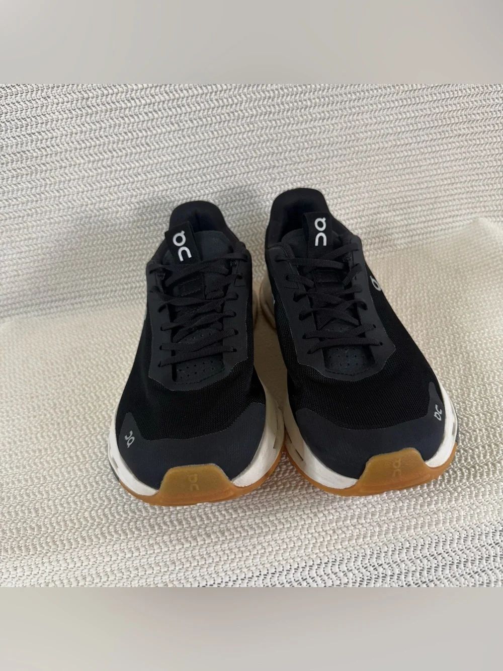On Cloudrunner Running Shoes Men’s US 9 Black White Gum CloudTec Speedboard